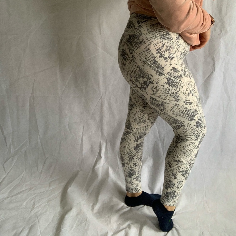 Victoria Secret/Pink Snakeskin Workout Leggings